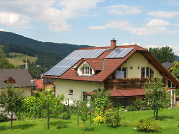 Solární panely na střeše RD